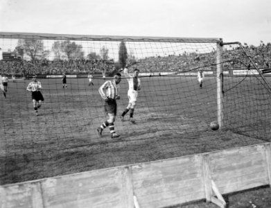 Voetbal Ajax tegen Eindhoven 1-1, Bestanddeelnr 907-1249