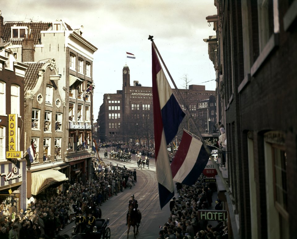 Vlaggen, Feesten, straatbeelden, Bestanddeelnr 254-7039