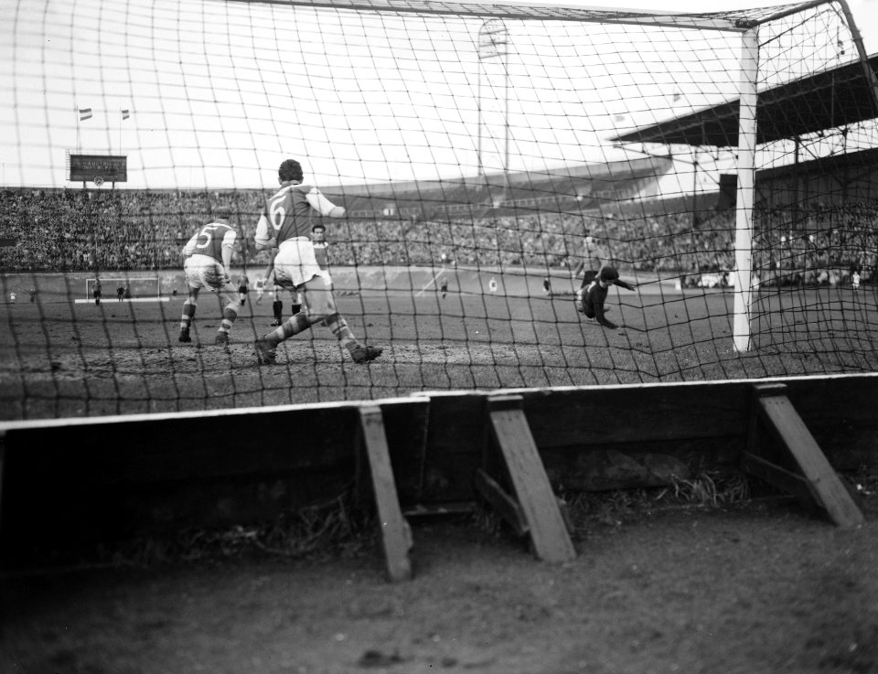 Voetbal .Nederlands Bondselftal tegen FK Austria Wien 4-0, Bestanddeelnr 906-9142