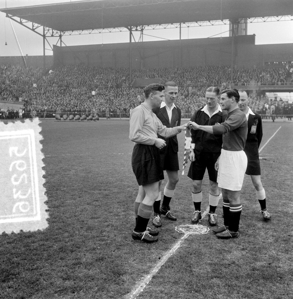 Voetbal. Nederland tegen Zwitserland. Toss, Bestanddeelnr 905-6236
