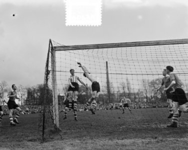 Voetbal. PSV tegen Eindhoven. Spelmomenten, Bestanddeelnr 905-6490