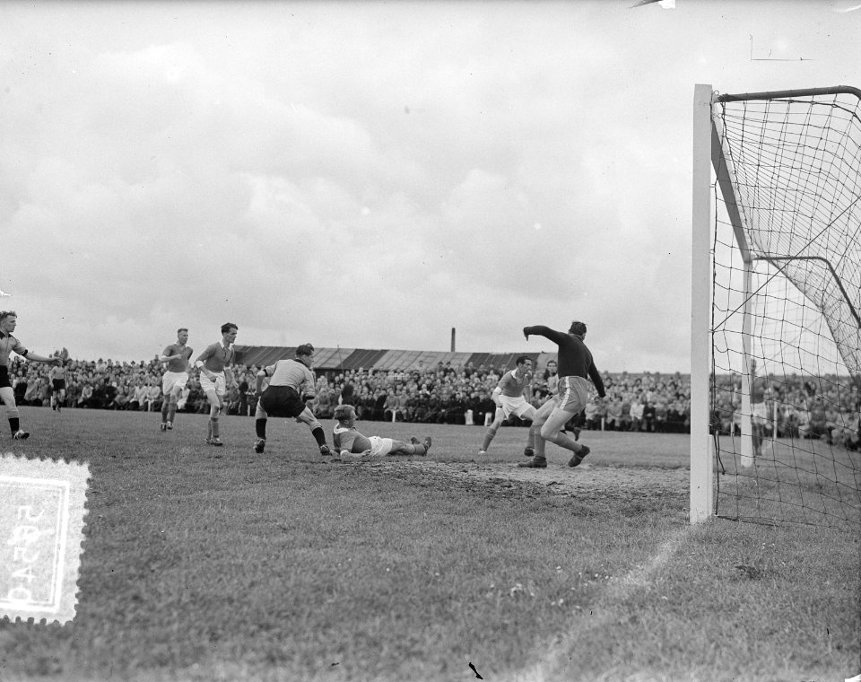 Voetbal. Volendam tegen DFC. Spelmoment, Bestanddeelnr 905-7540