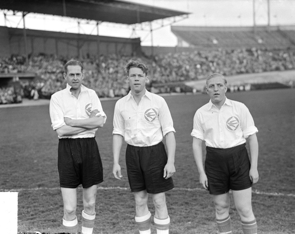 Voetbal. Rode Duivels tegen De Zwaluwen (2-3) te Amsterdam. Vlnr , Rinus Michel, Bestanddeelnr 903-9435