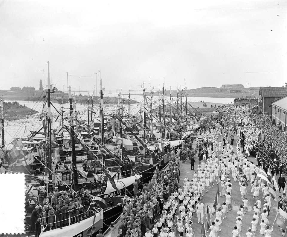 Vlaggetjesdag IJmuiden en optocht, Bestanddeelnr 906-4784