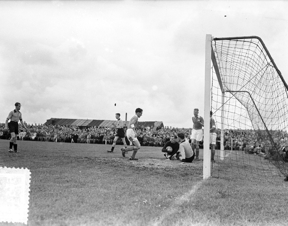 Voetbal. Volendam tegen DFC. Spelmoment, Bestanddeelnr 905-7541