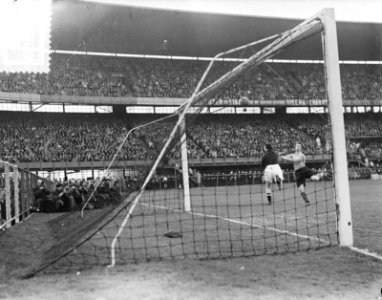 Voetbal. Nederland tegen Denemarken Rotterdam. Spelmoment, Bestanddeelnr 905-5868