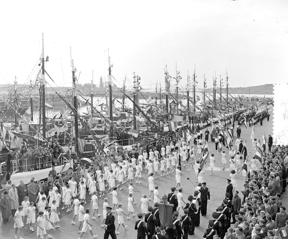 Vlaggetjesdag IJmuiden en optocht, Bestanddeelnr 906-4786
