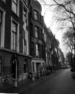 Vlaggen halfstok in Amsterdam bij overlijden Churchill, Bestanddeelnr 917-3710