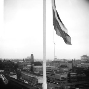 Vlaggen halfstok in Rotterdam, Bestanddeelnr 917-3775