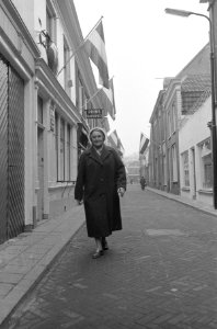 Vlaggen in Breukelen tgv wereldkampioen H van de Gri moeder Van de Grift loo, Bestanddeelnr 912-1191