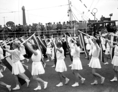 Vlaggetjesdag in IJmuiden en Scheveningen aangetast, Bestanddeelnr 908-5995