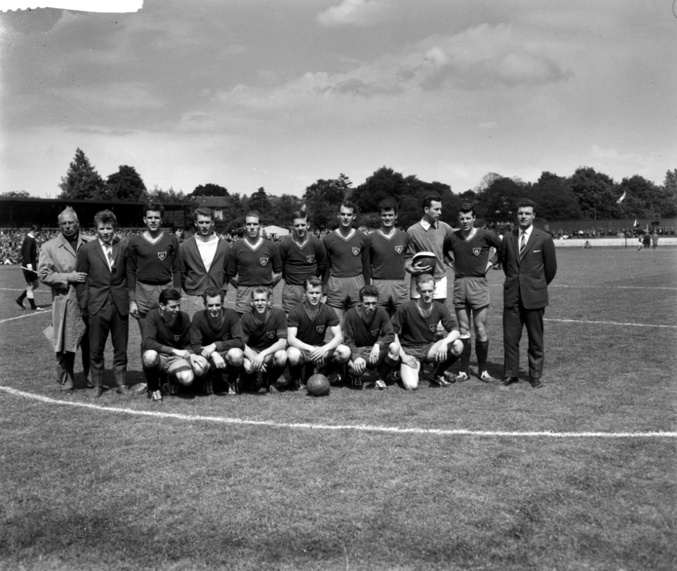Voetbal. Hilversum tegen Haarlem 2-1. Elftal van Haarlem, Bestanddeelnr 912-5281