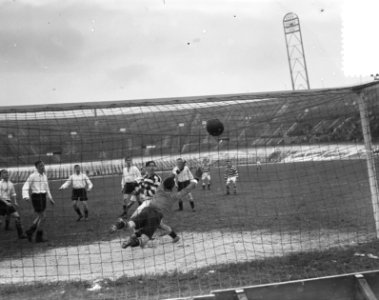 Voetbal. Blauw-Wit tegen Be Quick 2-2, Bestanddeelnr 905-5487