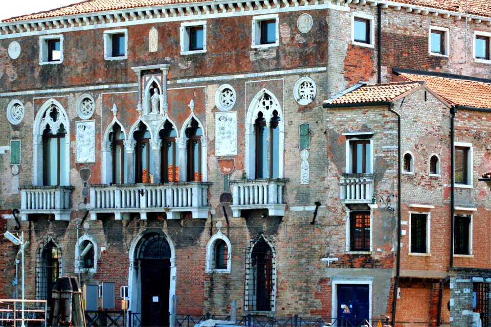 Palace regal arches