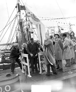 Vlaggetjesdag IJmuiden en optocht, Bestanddeelnr 906-4787 photo