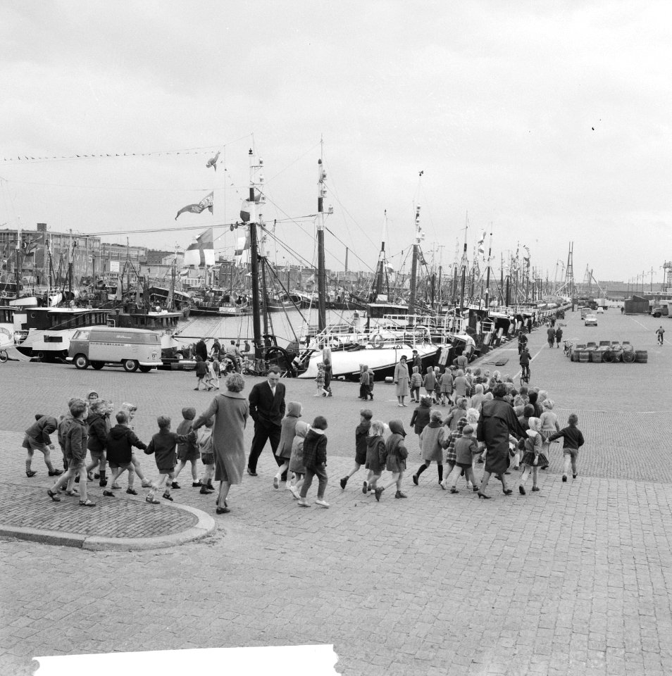 Vlaggetjesdag in Scheveningen, Bestanddeelnr 913-9403