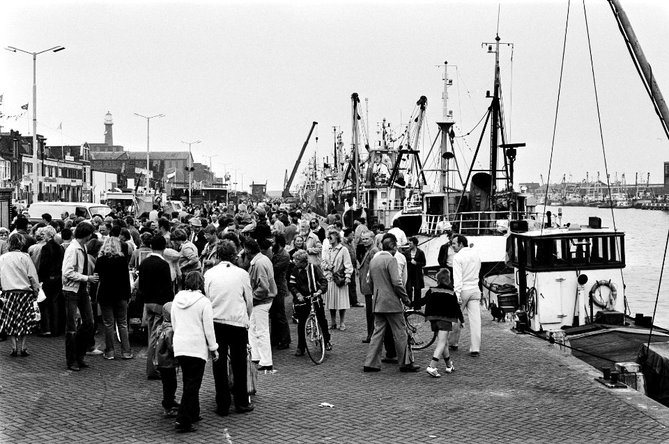 Vlaggetjesdag in IJmuiden, Bestanddeelnr 930-8674