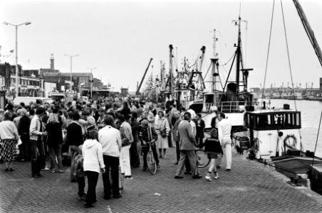 Vlaggetjesdag in IJmuiden, Bestanddeelnr 930-8674
