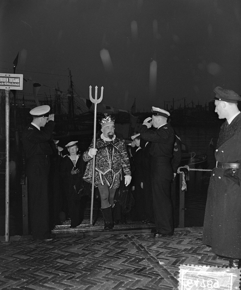Vlaggetjesdag IJmuiden en optocht, verkiezing Haringkoning en koningin, Bestanddeelnr 906-4789