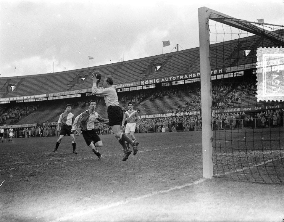 Voetbal. Feyenoord tegen RBC 2-1. Spelmoment, Bestanddeelnr 906-2472