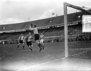 Voetbal. Feyenoord tegen RBC 2-1. Spelmoment, Bestanddeelnr 906-2472