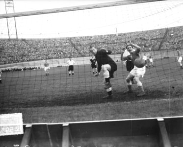 Voetbal. Bondselftal tegen Derby County (1-1) in het Olympisch Stadion, Bestanddeelnr 904-5951