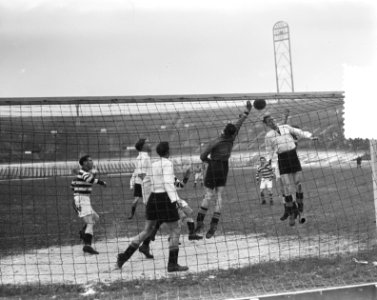 Voetbal. Blauw-Wit tegen Be Quick 2-2, Bestanddeelnr 905-5488