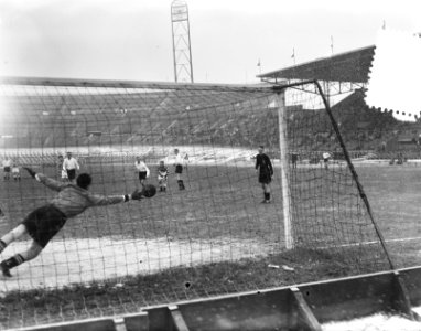 Voetbal. Blauw-Wit tegen Be Quick 2-2, Bestanddeelnr 905-5489