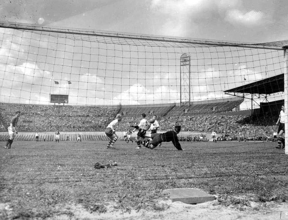 Voetbal. Amsterdam tegen NAC 0-0, Bestanddeelnr 934-7156