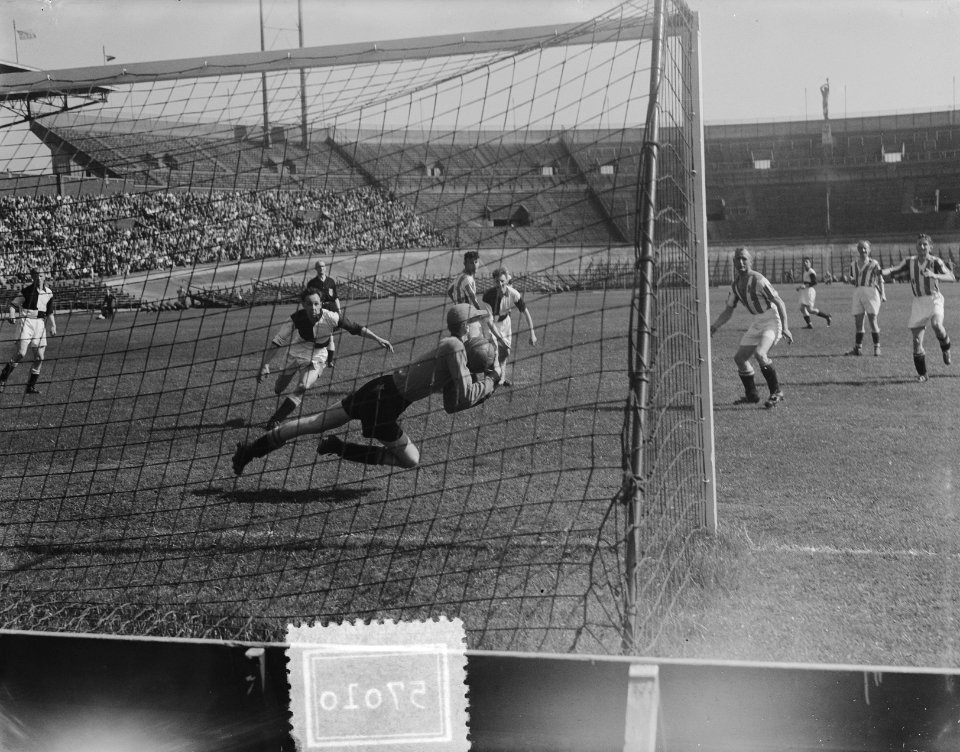 Voetbal. Blauw-Wit tegen Heerenveen 0-1, Bestanddeelnr 905-7010