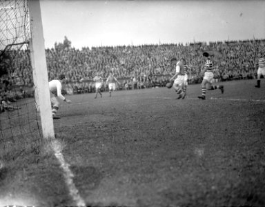 Voetbal. Ajax tegen Blauw Wit 4-3, Bestanddeelnr 902-2330