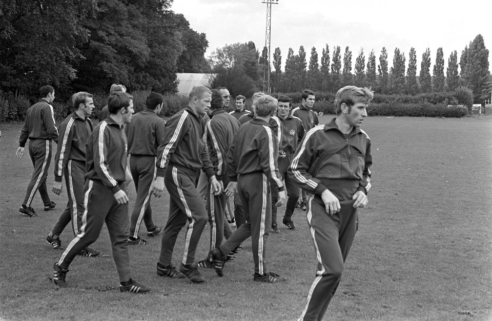 Voetbal, trainingen, Bestanddeelnr 921-7263