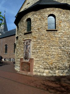 Voerendaal-Verzetsmonument bij de kerk (2)