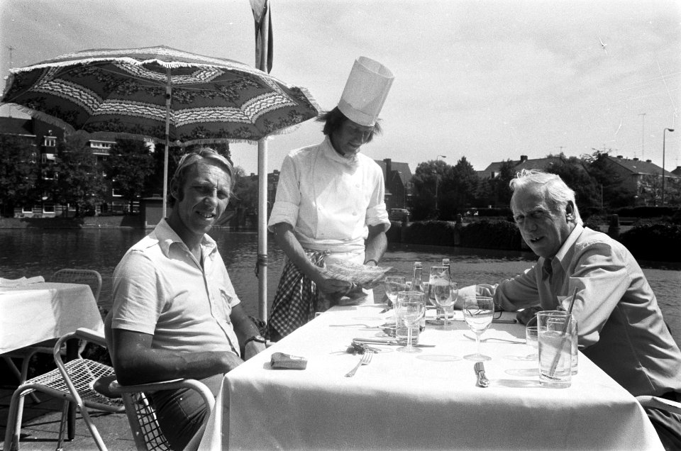 Voetbal, onderhandelingen, terassen, kanalen, koks, Stoop, Dingeman, Stoop, Dé, Bestanddeelnr 928-0847