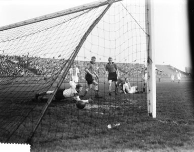 Voetbal. Ajax tegen Achilles (7-0). Doelpunt van Ajax, Bestanddeelnr 904-9127