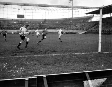 Voetbal Amsterdam tegen EBOH, spelmoment, Bestanddeelnr 907-4818