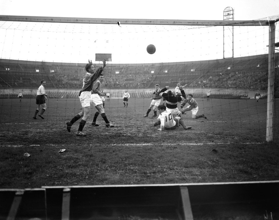 Voetbal Amsterdam tegen ADO 3-5, Bestanddeelnr 907-6892