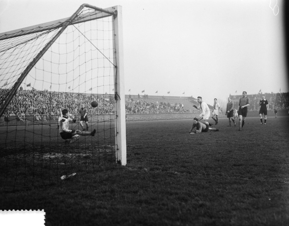 Voetbal. Ajax tegen Achilles (7-0). Spelmoment, Bestanddeelnr 904-9123