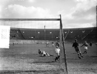 Voetbal Amsterdam tegen Stormvogels, Bestanddeelnr 907-0916