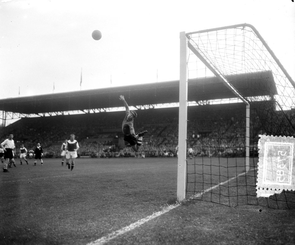 Voetbal. Rapid Wien tegen Middlesbrough F.C. 2-1. Spelmoment, Bestanddeelnr 905-7385