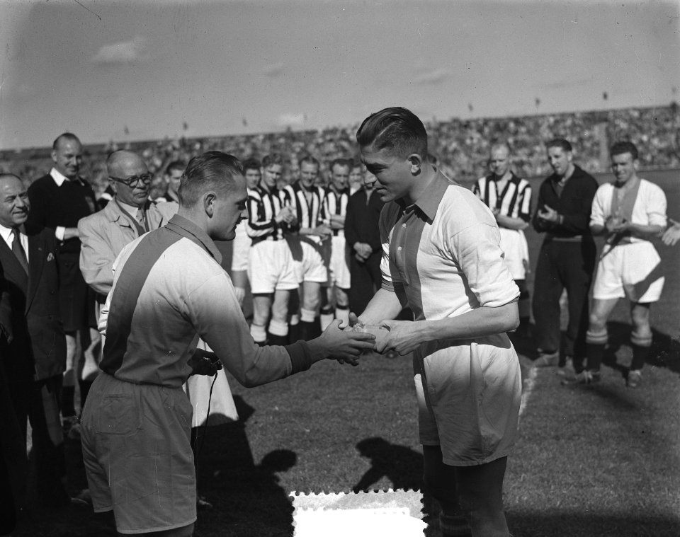 Voetbal Ajax tegen Heracles (1-0). Huldiging Jan Potharst, Bestanddeelnr 905-3345