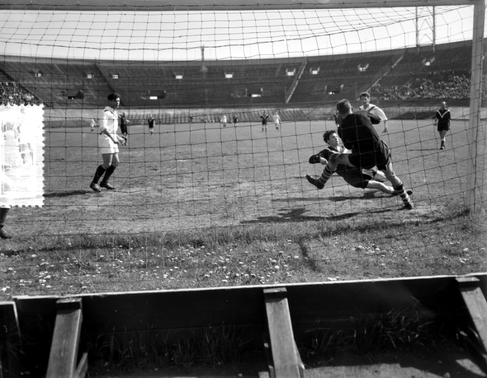Voetbal Amsterdam tegen Rigtersbleek, Bestanddeelnr 907-7571