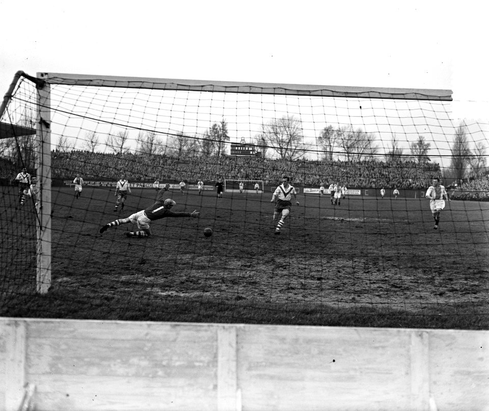 Voetbal Ajax tegen VVV, 2-3, Bestanddeelnr 906-8643