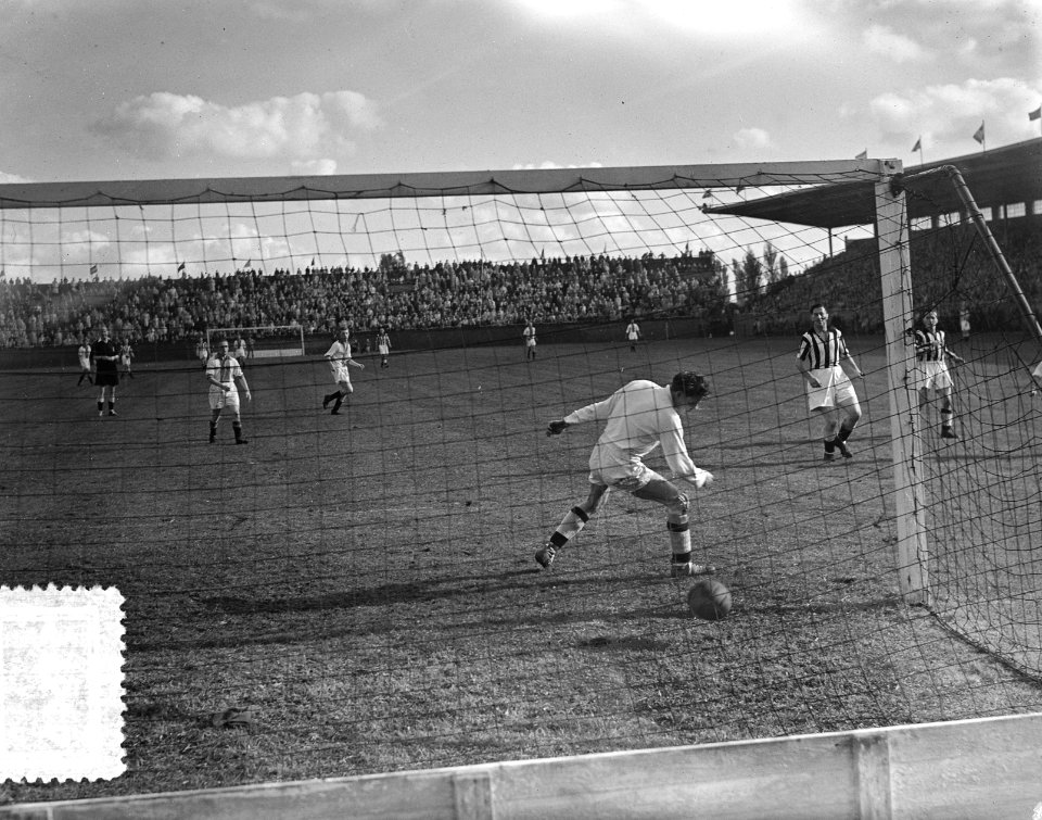 Voetbal Ajax tegen Heracles (1-0). Doelpunt Ajax, Bestanddeelnr 905-3346