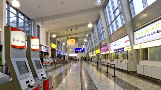 Wien 30 Flughafen Wien Terminal 2 a
