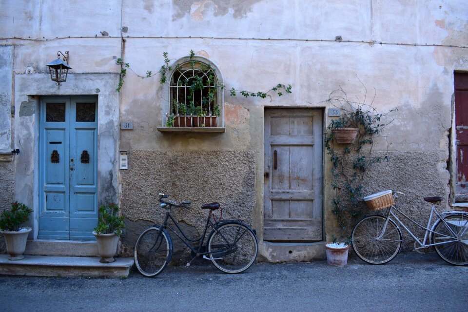 Street door apartment