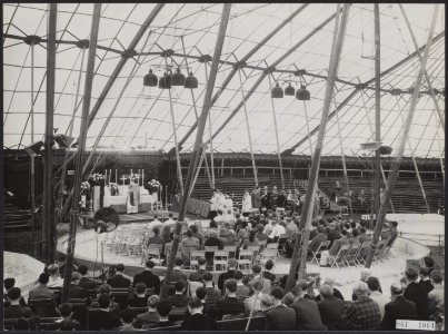 Wijding van de nieuwe tent van het Nederlandse Circus Mullens. Overzicht tijdens, Bestanddeelnr 061-1064