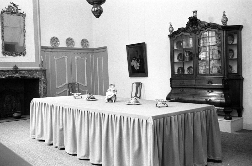 Wijnkopers Gildehuis in de Koestraat te Amsterdam Overzicht gildekamer, Bestanddeelnr 913-1914