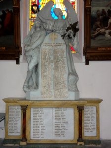 Wignehies (Nord, Fr) église, monument aux morts