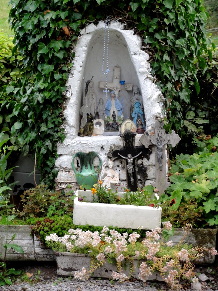 Wignehies (Nord, Fr) route de Clairfontaine, chapelle privée en souvenir d'une chapelle disparue